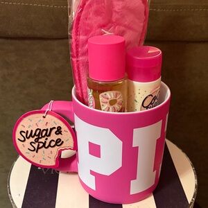 PINK Victoria's Secret Sugar & Spice Body Wash Set new in cup
